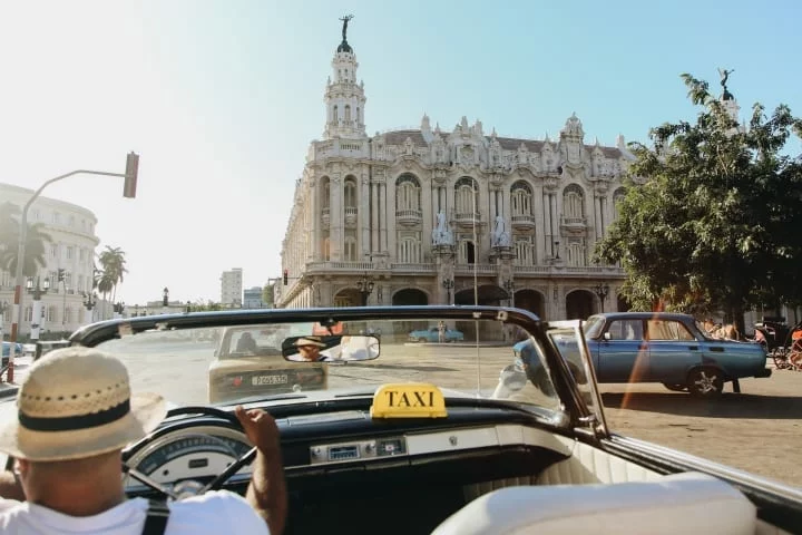 Como economizar em viagens? Descubra as melhores dicas e destinos -1