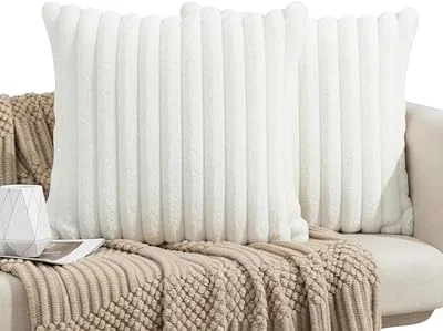 Capa de Almofada, Kit com 2 Capas Decorativas em Pelúcia, Plush, Luxuoso, Toque Suave, Desenhos em Relevo, Sala - Casa e Decoração (Branco Off White)