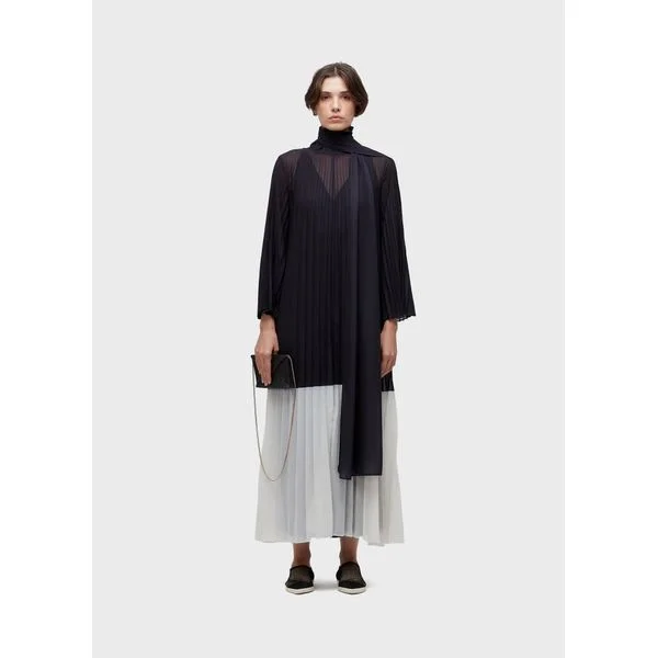 Vestido gola plissado por R$597,00 na Osklen (77% OFF)