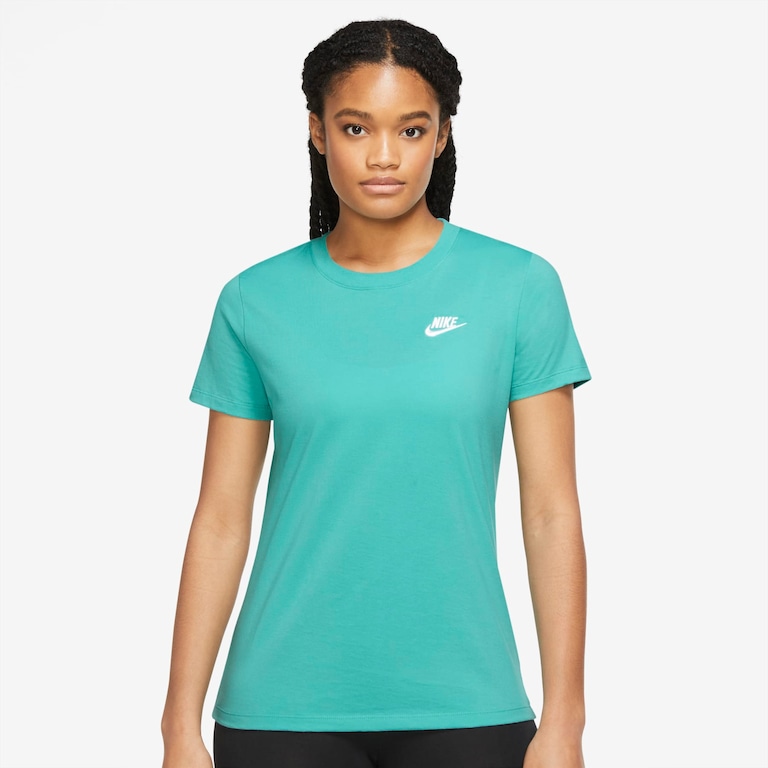 Camiseta Nike Sportswear Club Feminina