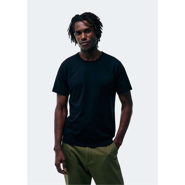 Camiseta Básica Masculina Manga Curta Slim - Preto por R$49,99 na Hering (17% OFF)